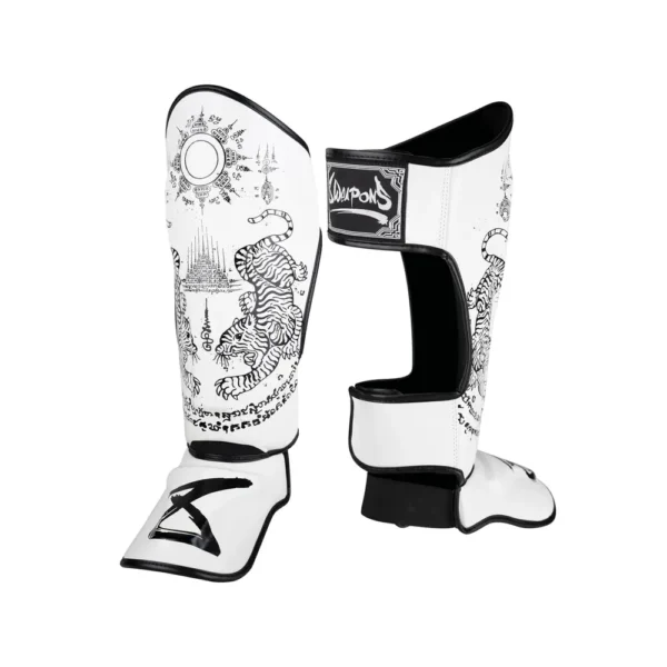 8 WEAPONS Ochraniacze na piszczele Sak Yant Tigers białe/czarne